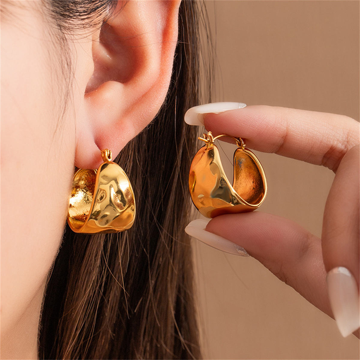 The Round Wavy hoops