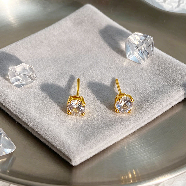 The Classic Solitaire Studs